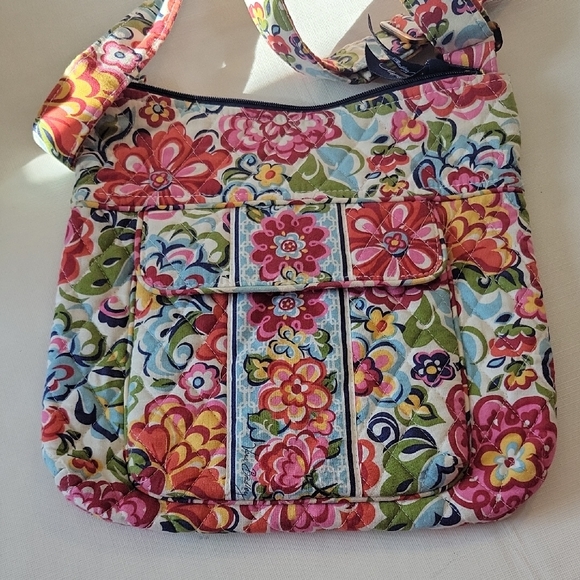 Vera Bradley Handbags - Vera Bradley Crossbody Bag